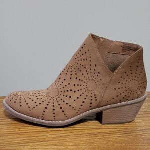 Eurosoft Brown Perforated Ankle Boots 9M Faux Suede
